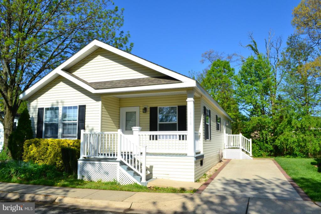 MEADOWS OF CHANTILLY - Residential