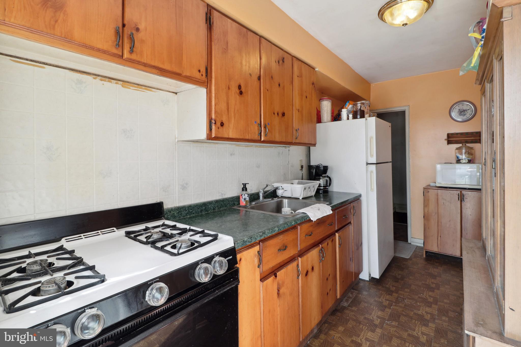 GRAY MANOR HOMES - Residential