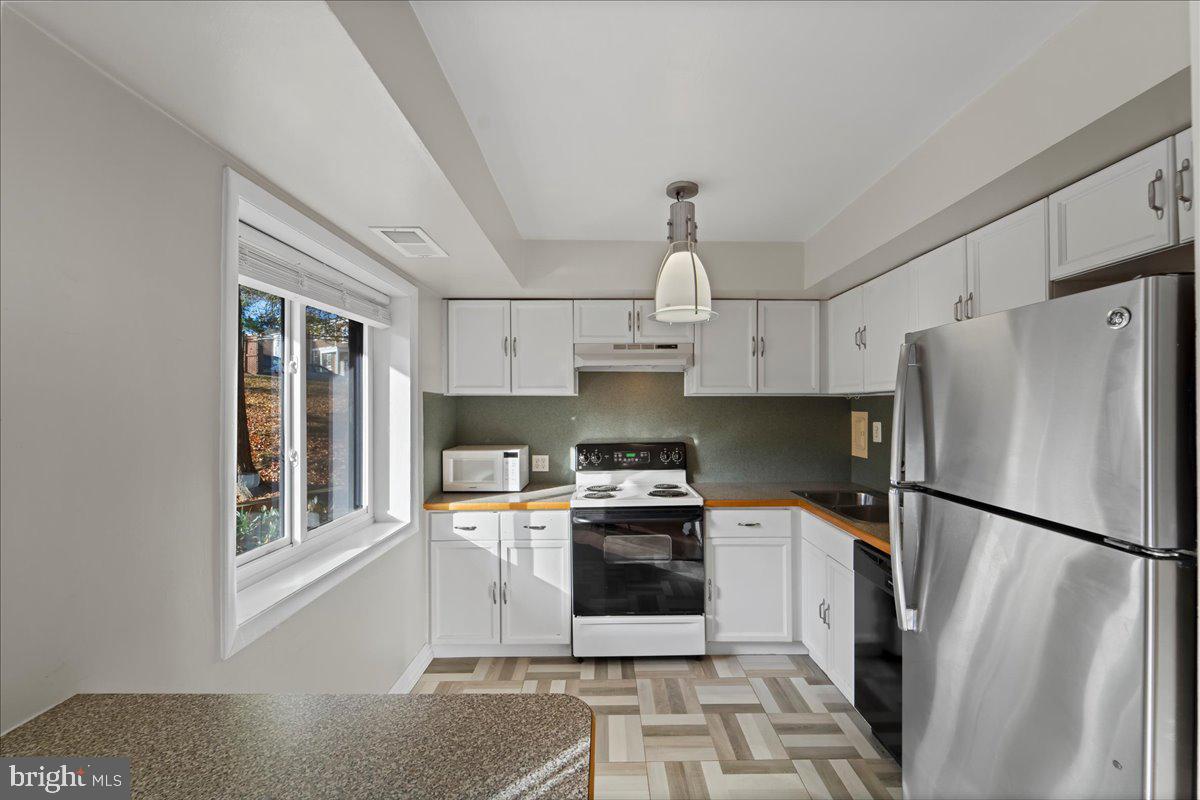 BOLLING BROOK - Residential Lease