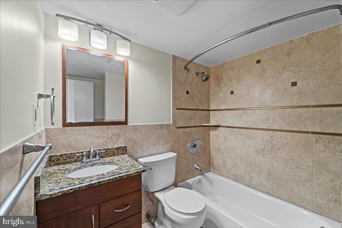 BOLLING BROOK - Residential Lease