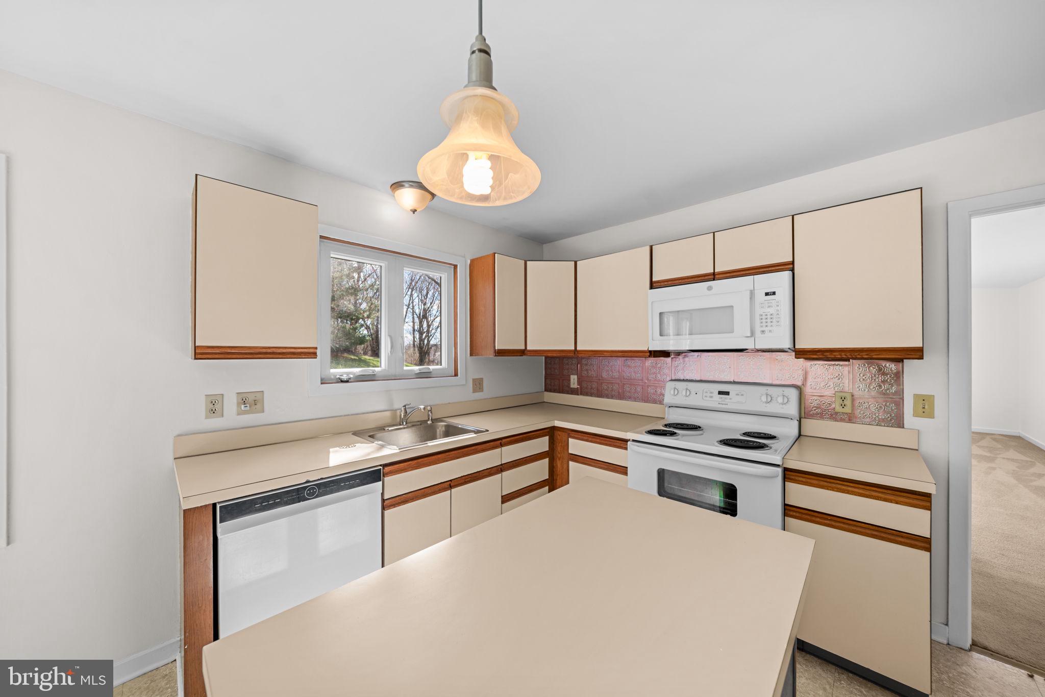 LIMESTONE HILLS - Residential