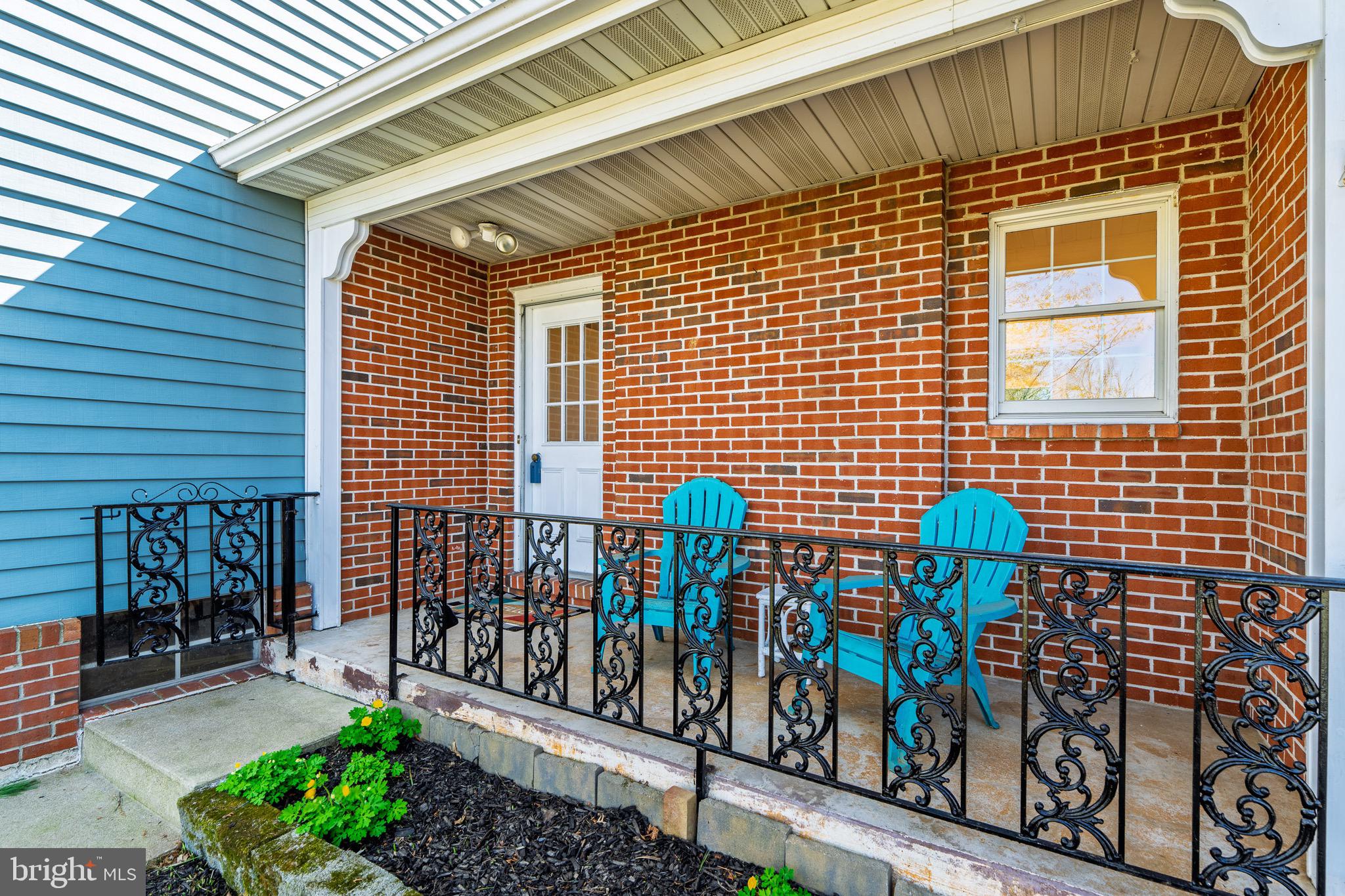 1114 COLONIAL ROAD