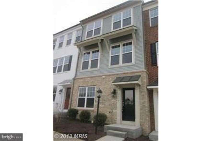 Beautiful townhome in sought after East Gate. Gourmet kitchen w maple cabinets, granite counters and SS appliances. Easy access to major roads and shopping. Berber carpet through out and upgraded tiles in master bath. Enjoy the deck overlooking common grounds/playground and ample guest parking. Available 10/1. Certified funds required. Sorry, No Pets. 2yr minimum lease.