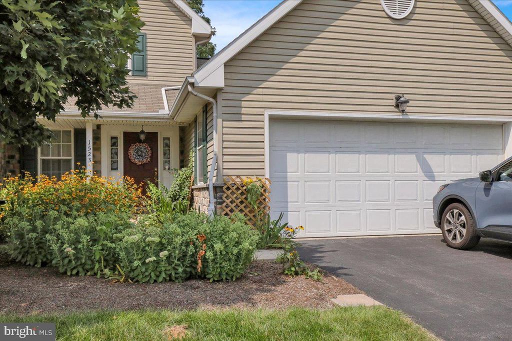 Photo of 1523 Hickory Run Court, ELIZABETHTOWN, PA 17022 (MLS # PALA2074018)