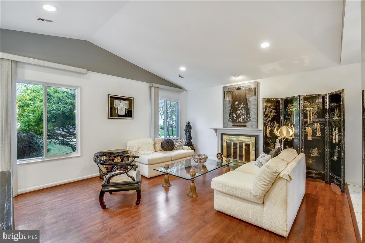 LEISURE WORLD - Residential