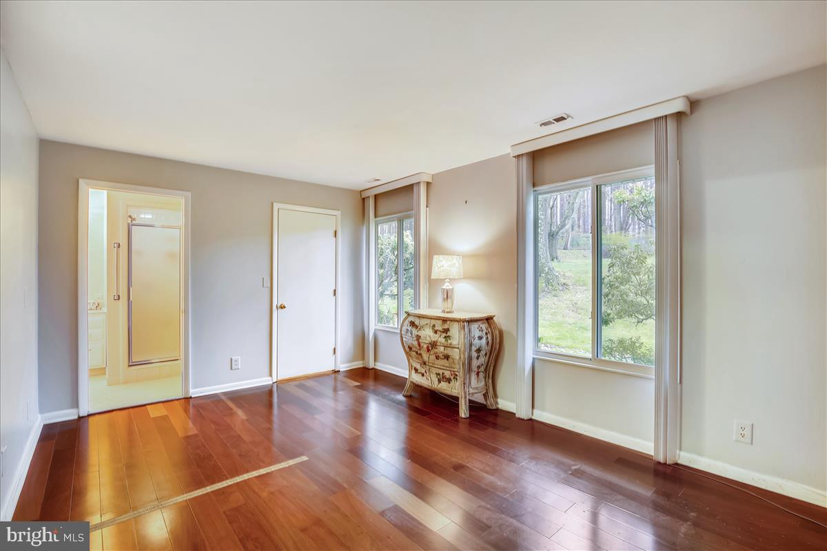 LEISURE WORLD - Residential