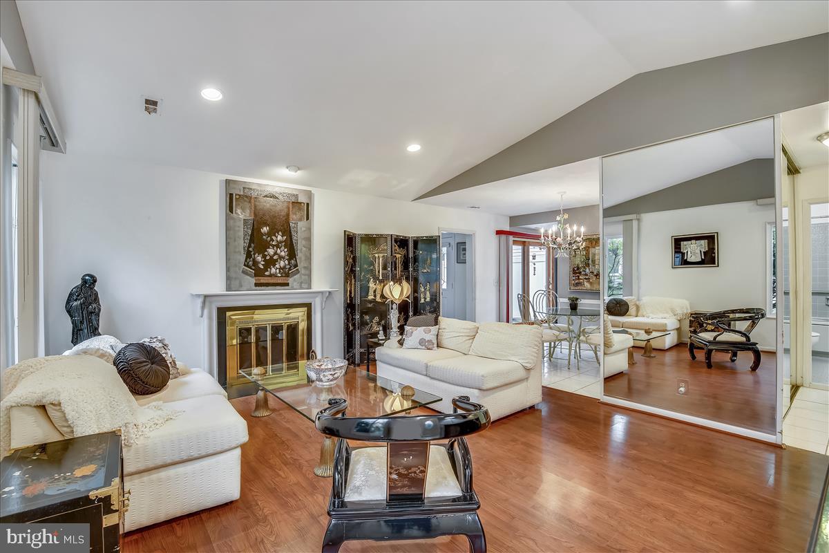 LEISURE WORLD - Residential