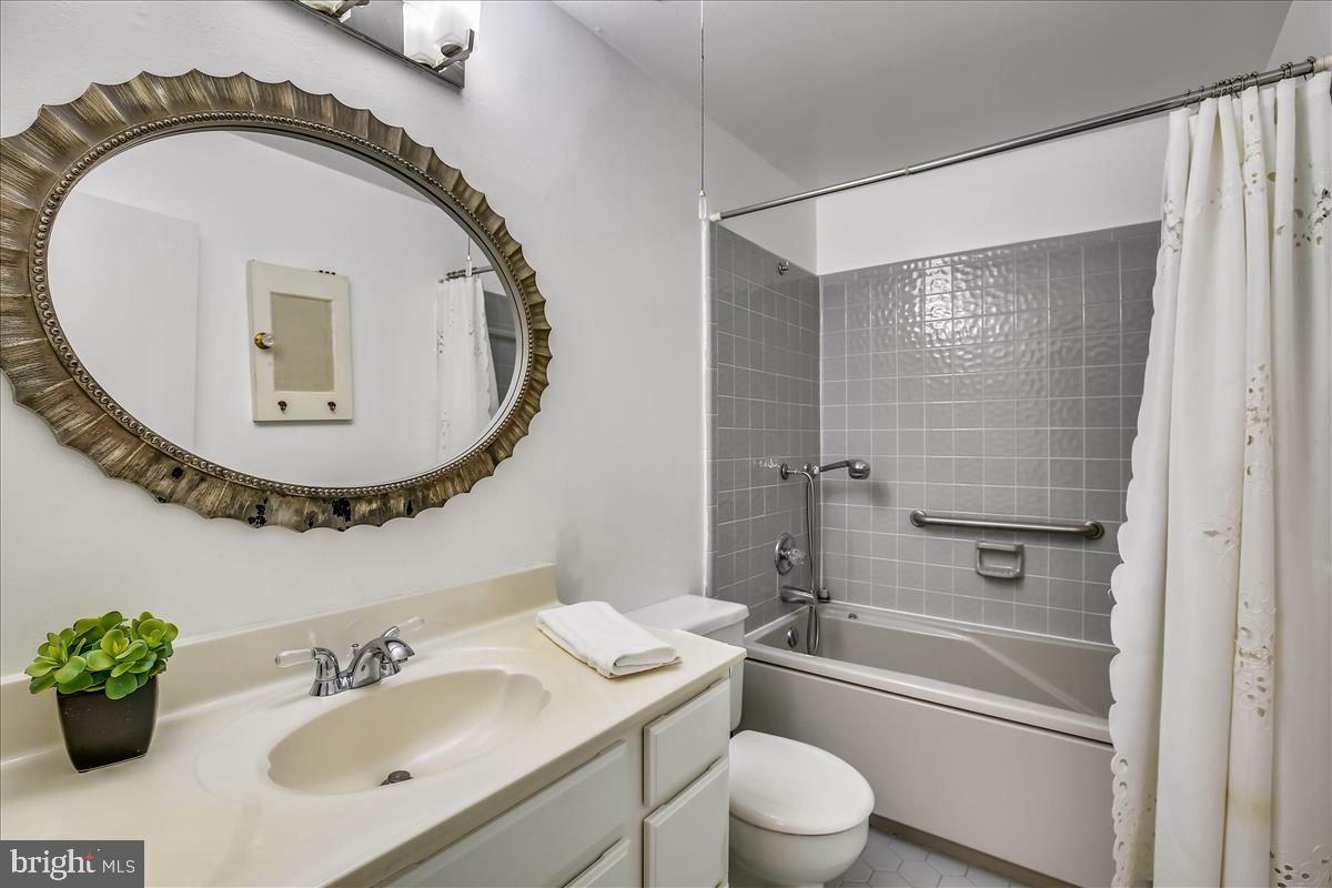 LEISURE WORLD - Residential