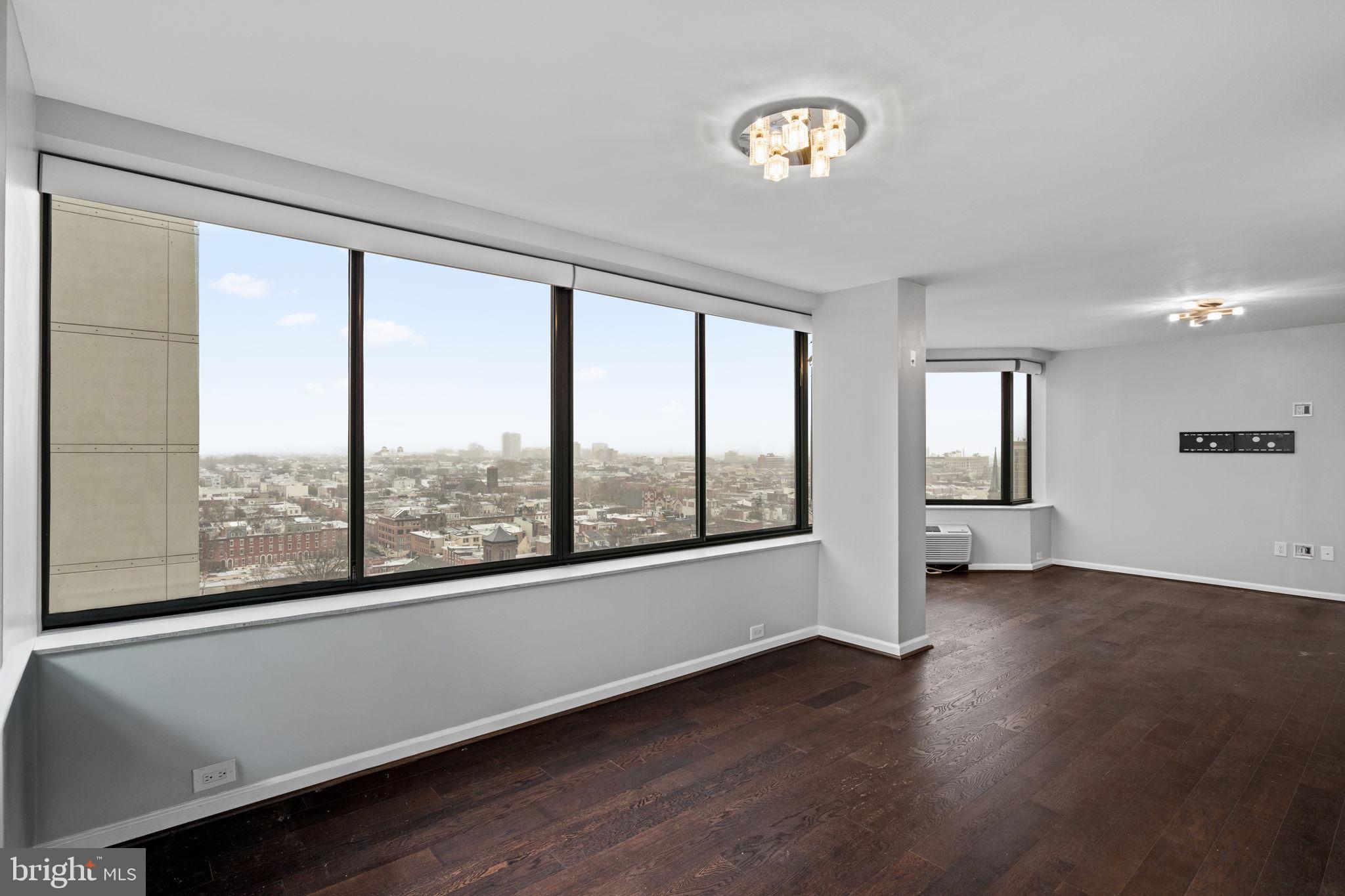 LOGAN SQUARE - Residential