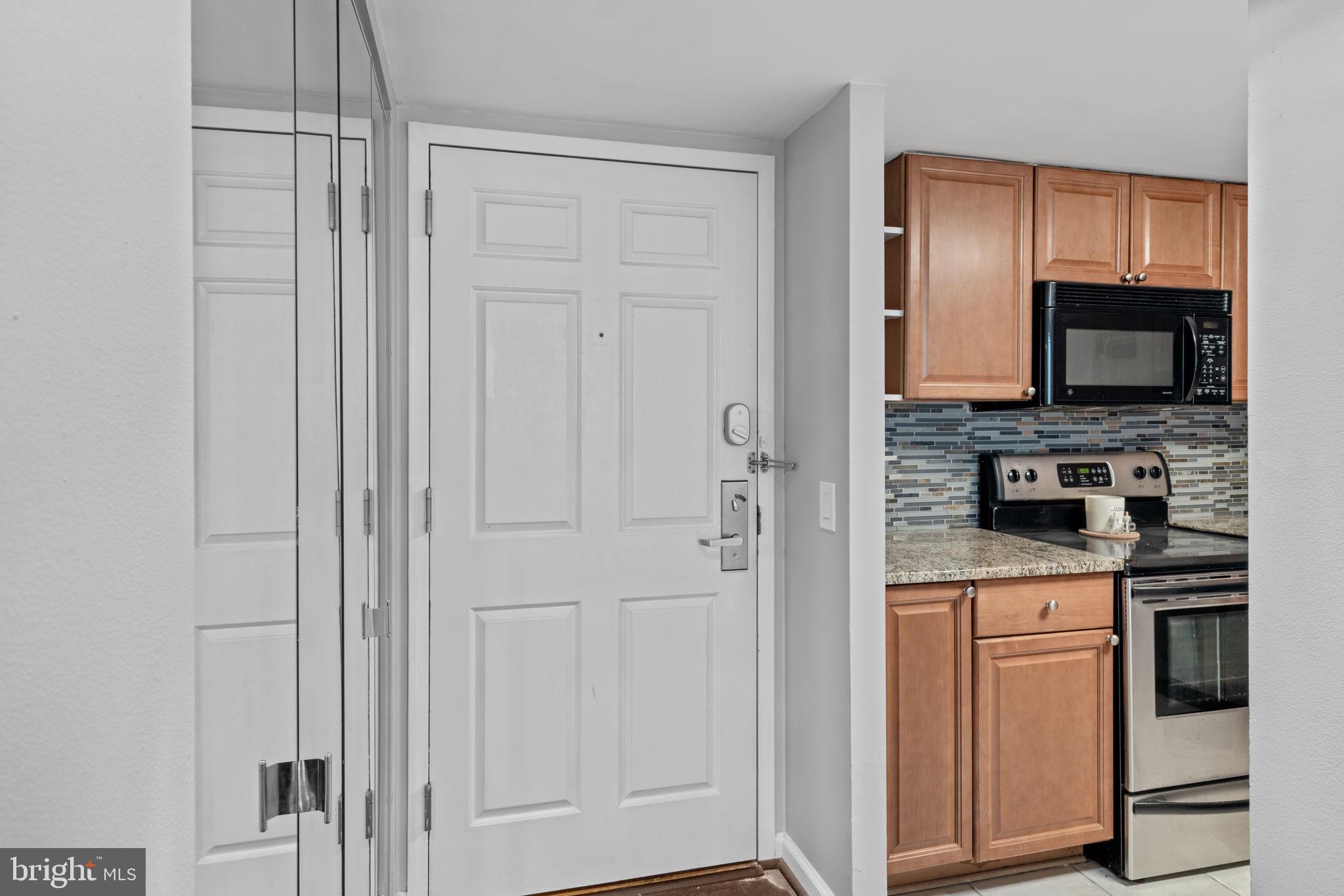 LOGAN SQUARE - Residential