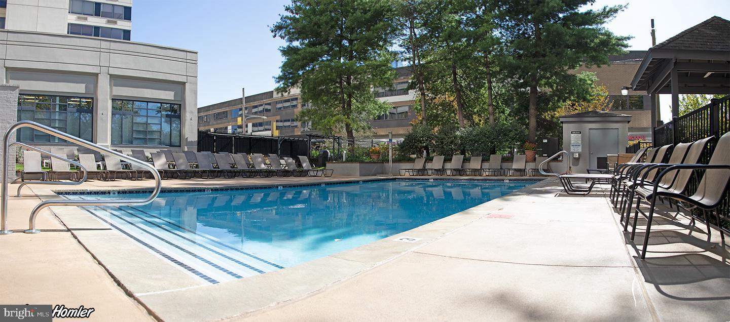 LOGAN SQUARE - Residential