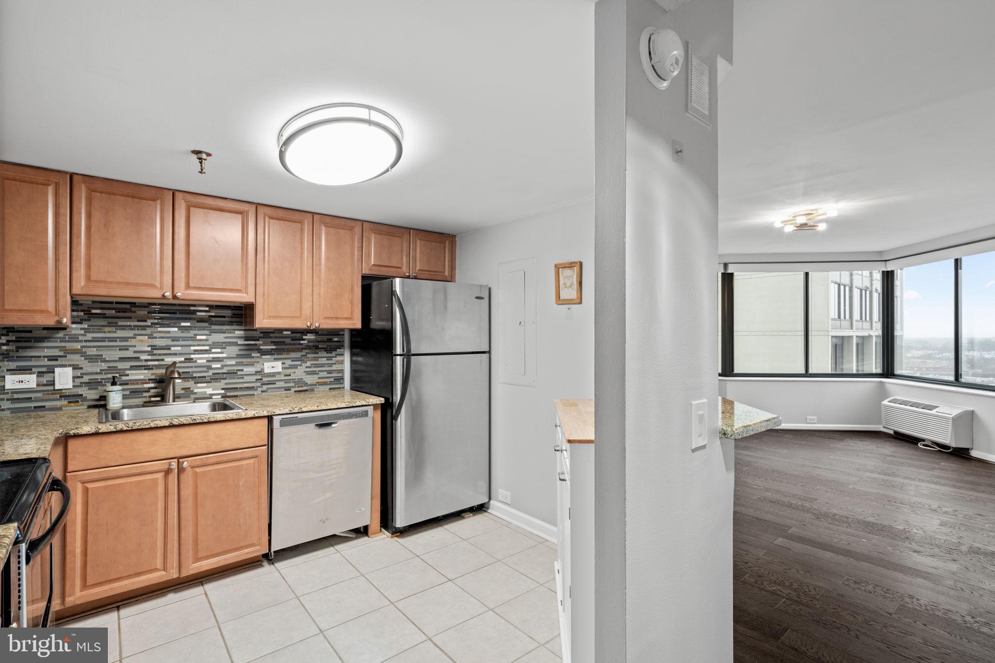 LOGAN SQUARE - Residential