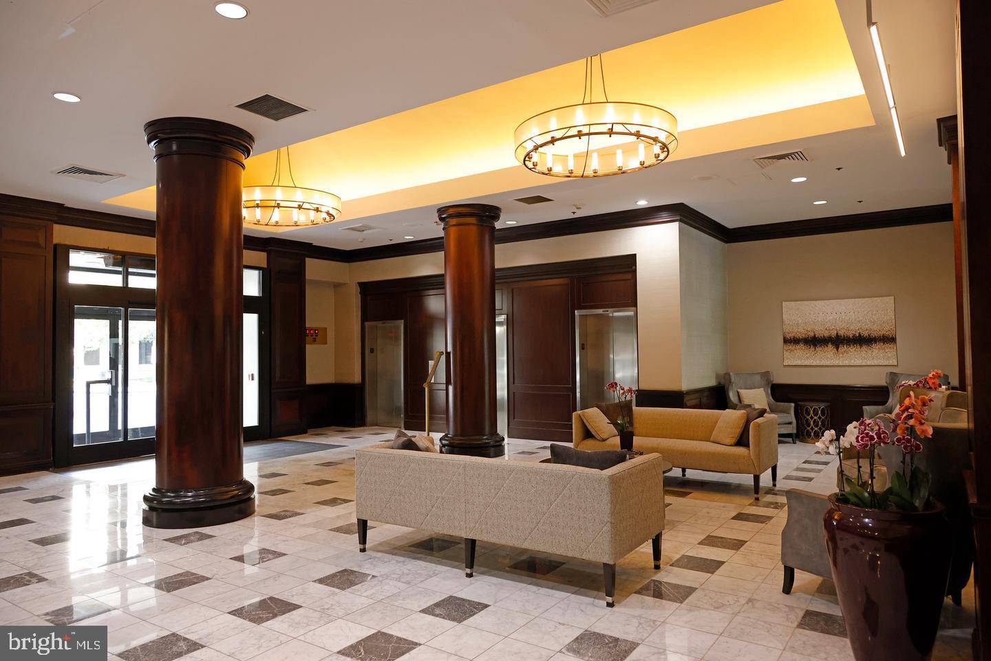 LOGAN SQUARE - Residential