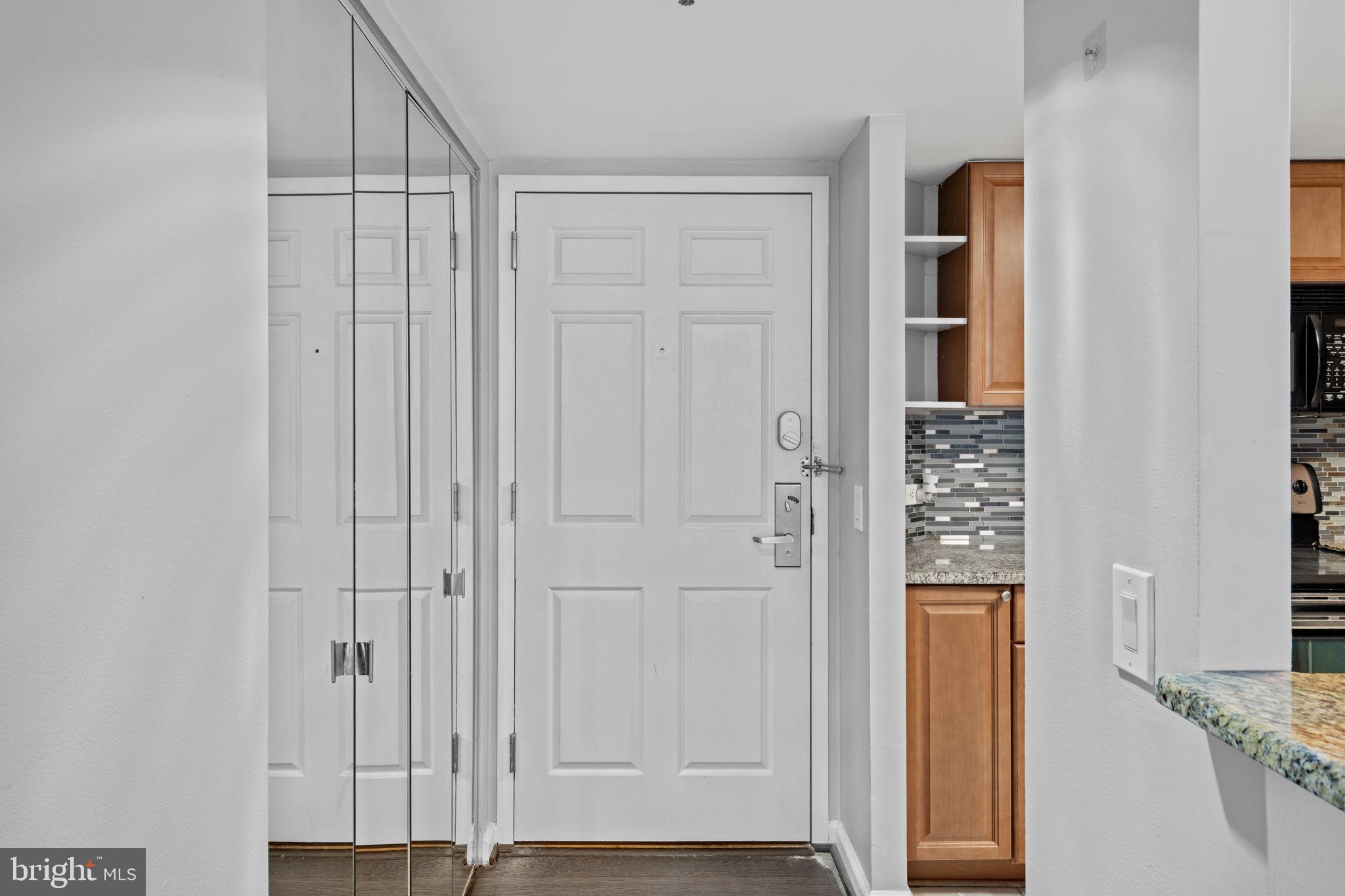 LOGAN SQUARE - Residential