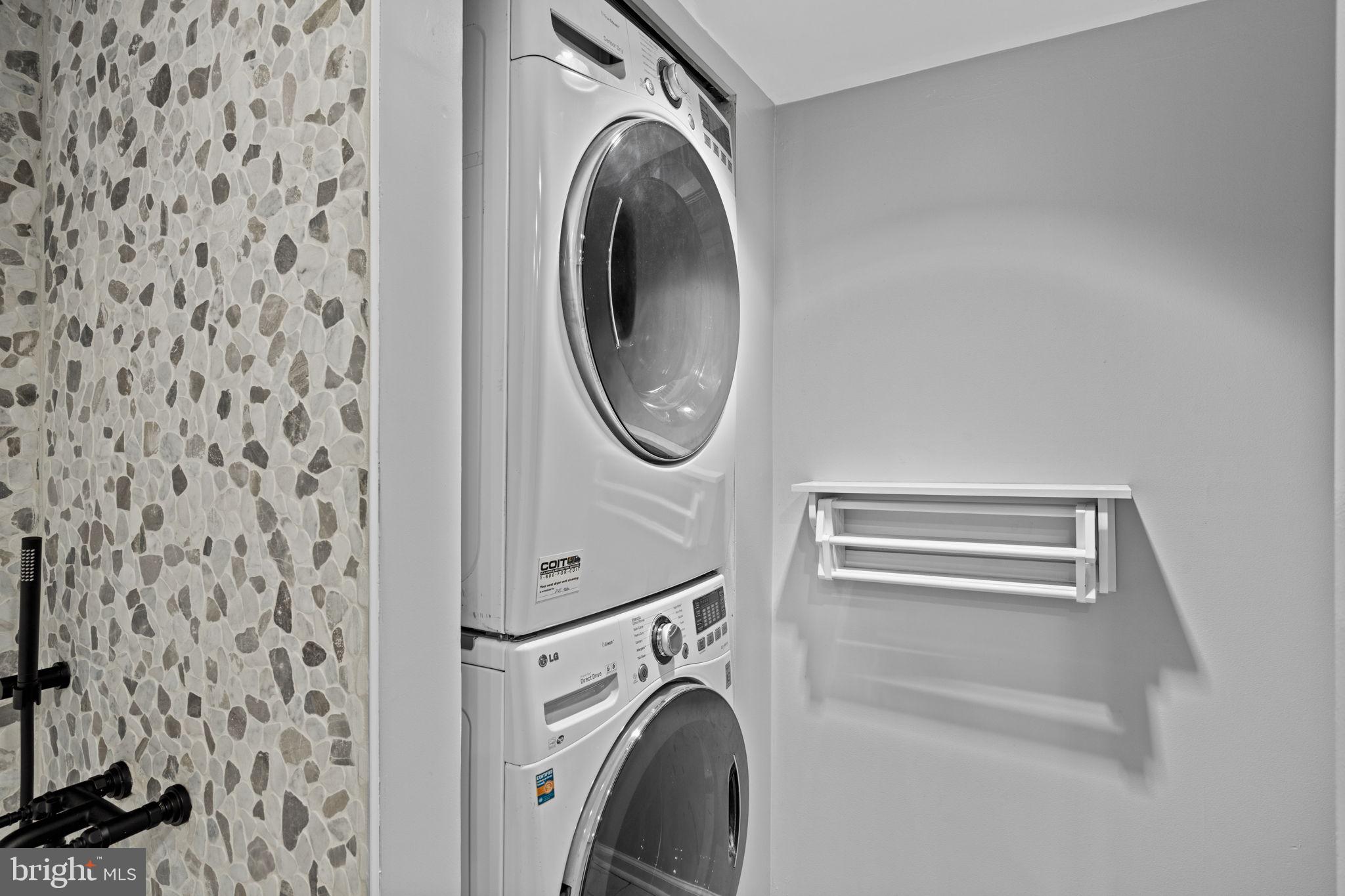 LOGAN SQUARE - Residential