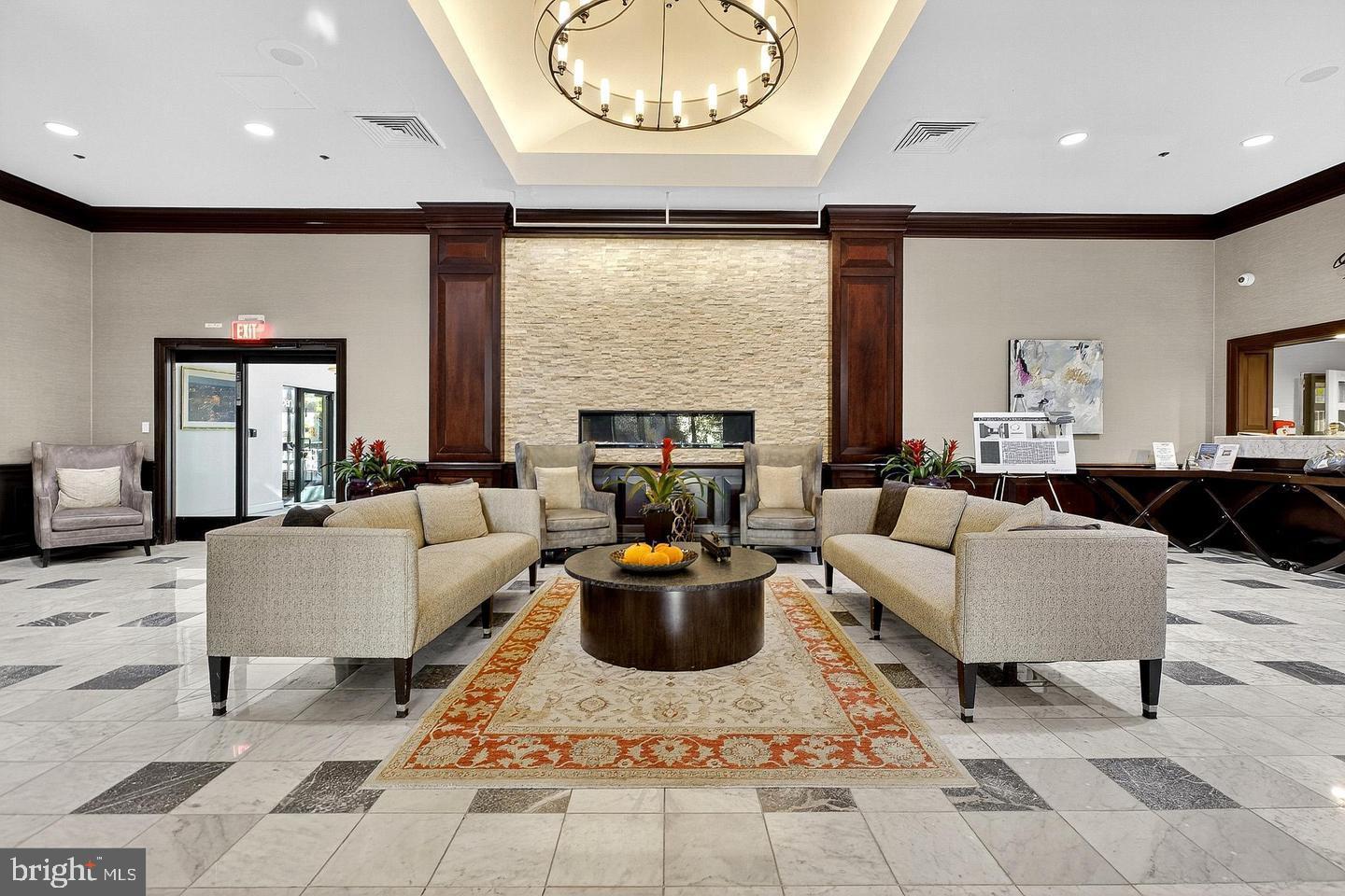 LOGAN SQUARE - Residential