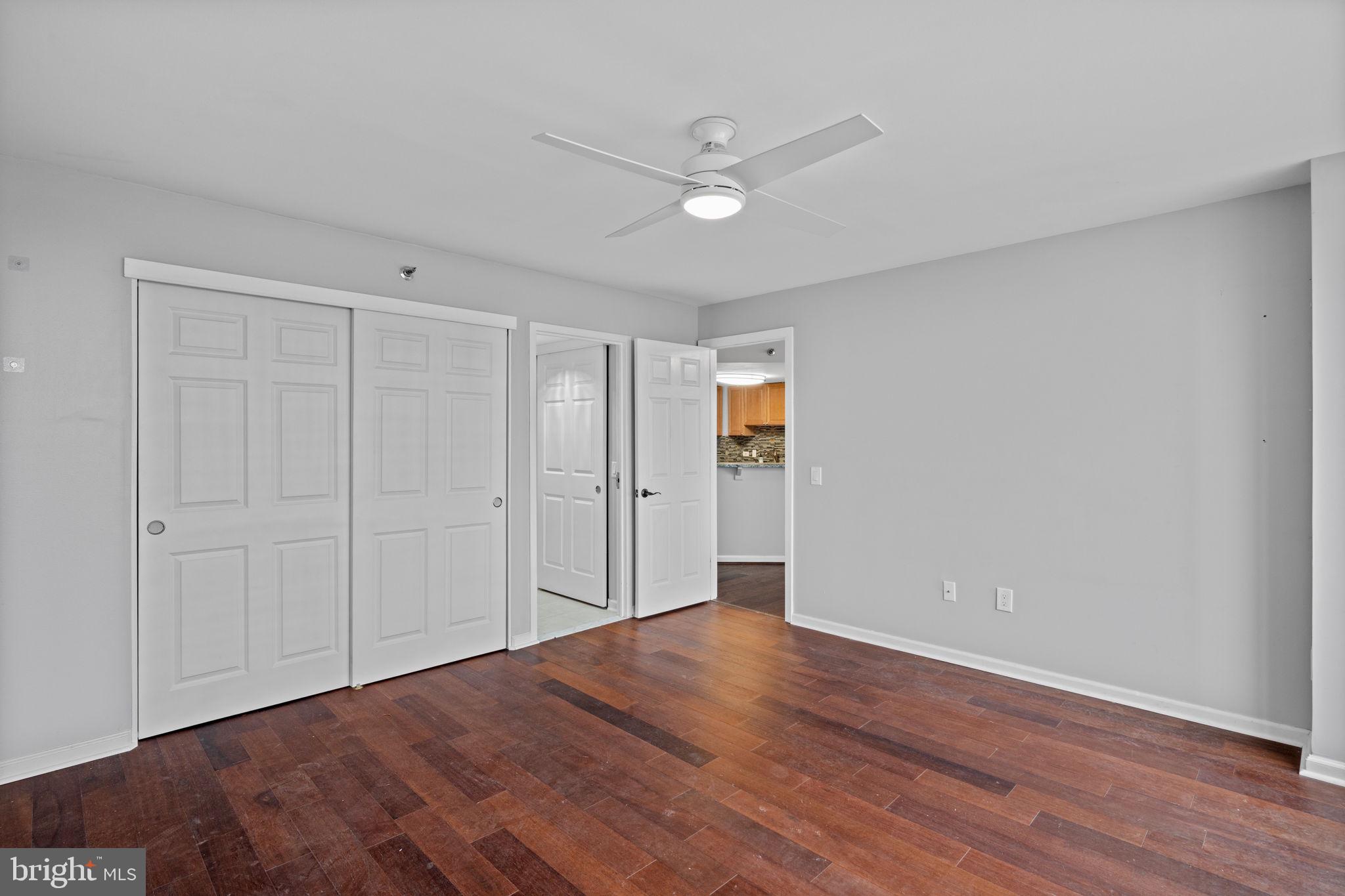 LOGAN SQUARE - Residential