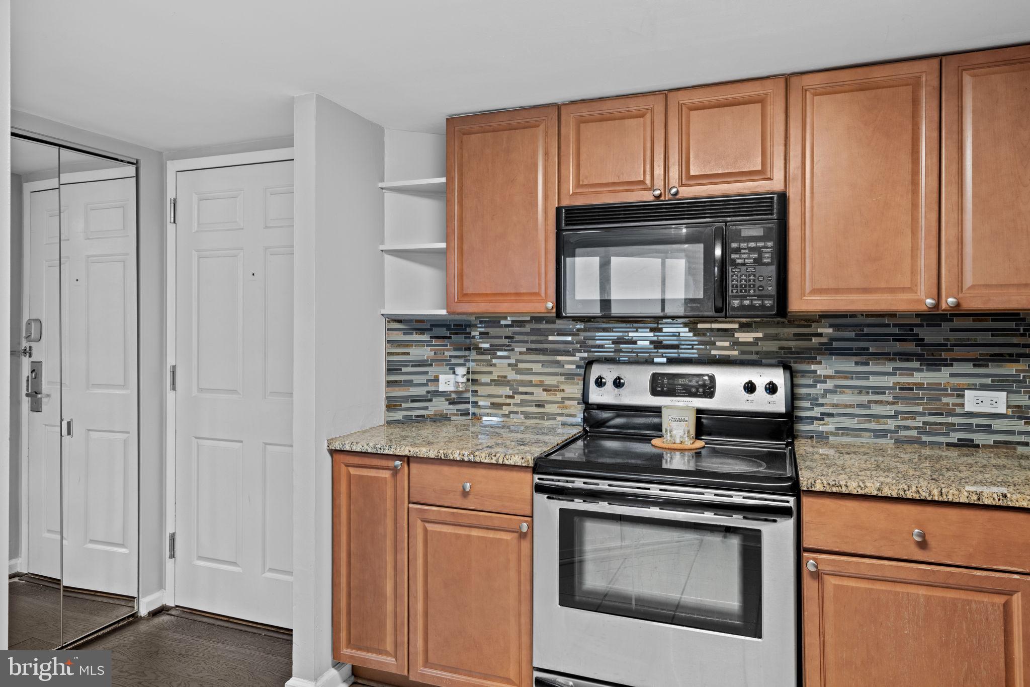 LOGAN SQUARE - Residential