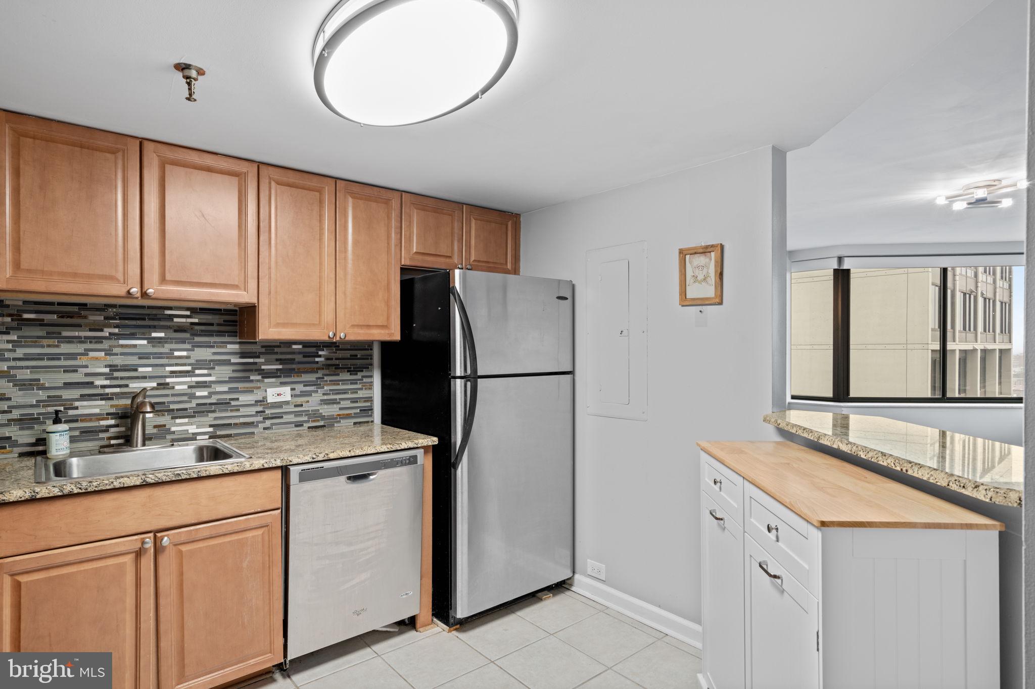 LOGAN SQUARE - Residential