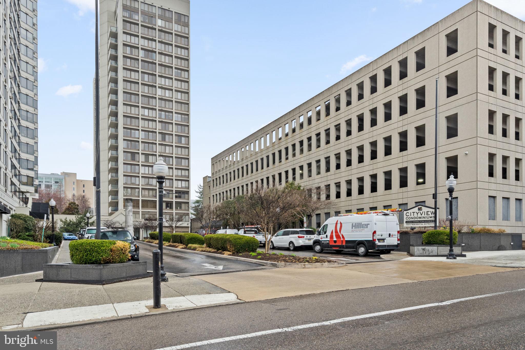 LOGAN SQUARE - Residential