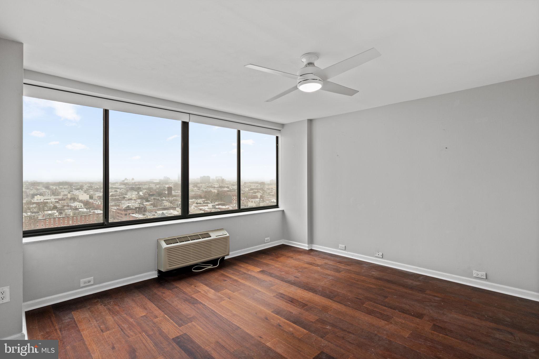 LOGAN SQUARE - Residential