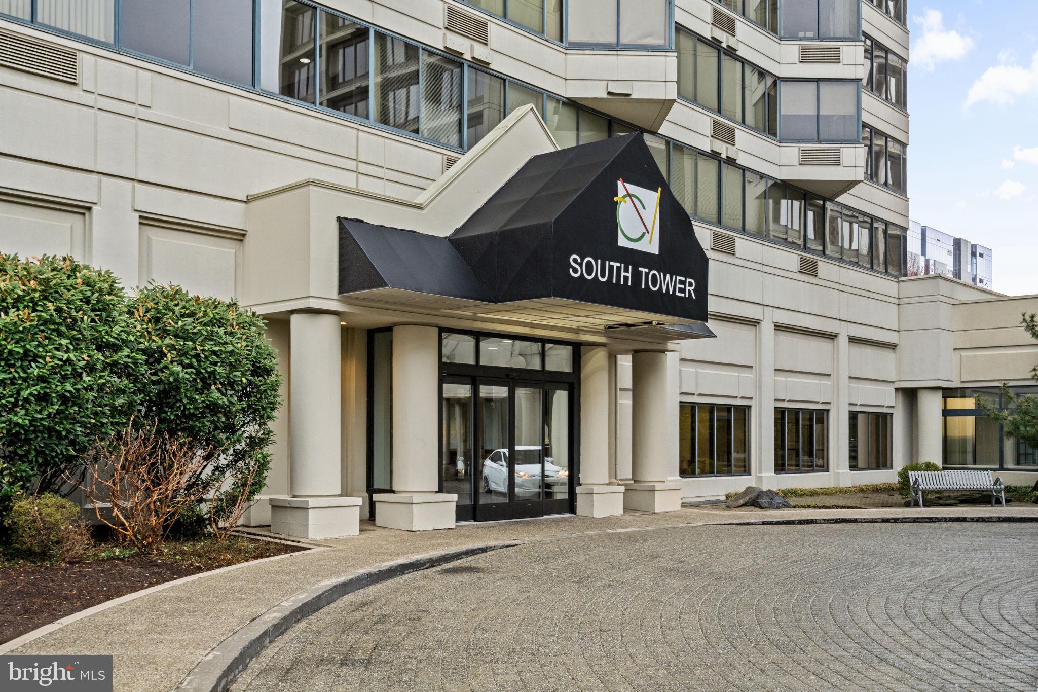 LOGAN SQUARE - Residential