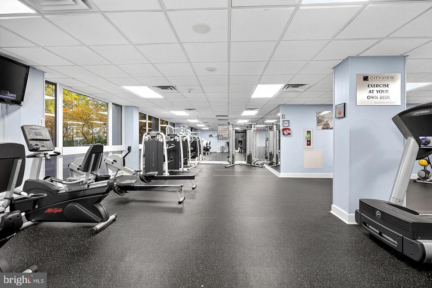 LOGAN SQUARE - Residential