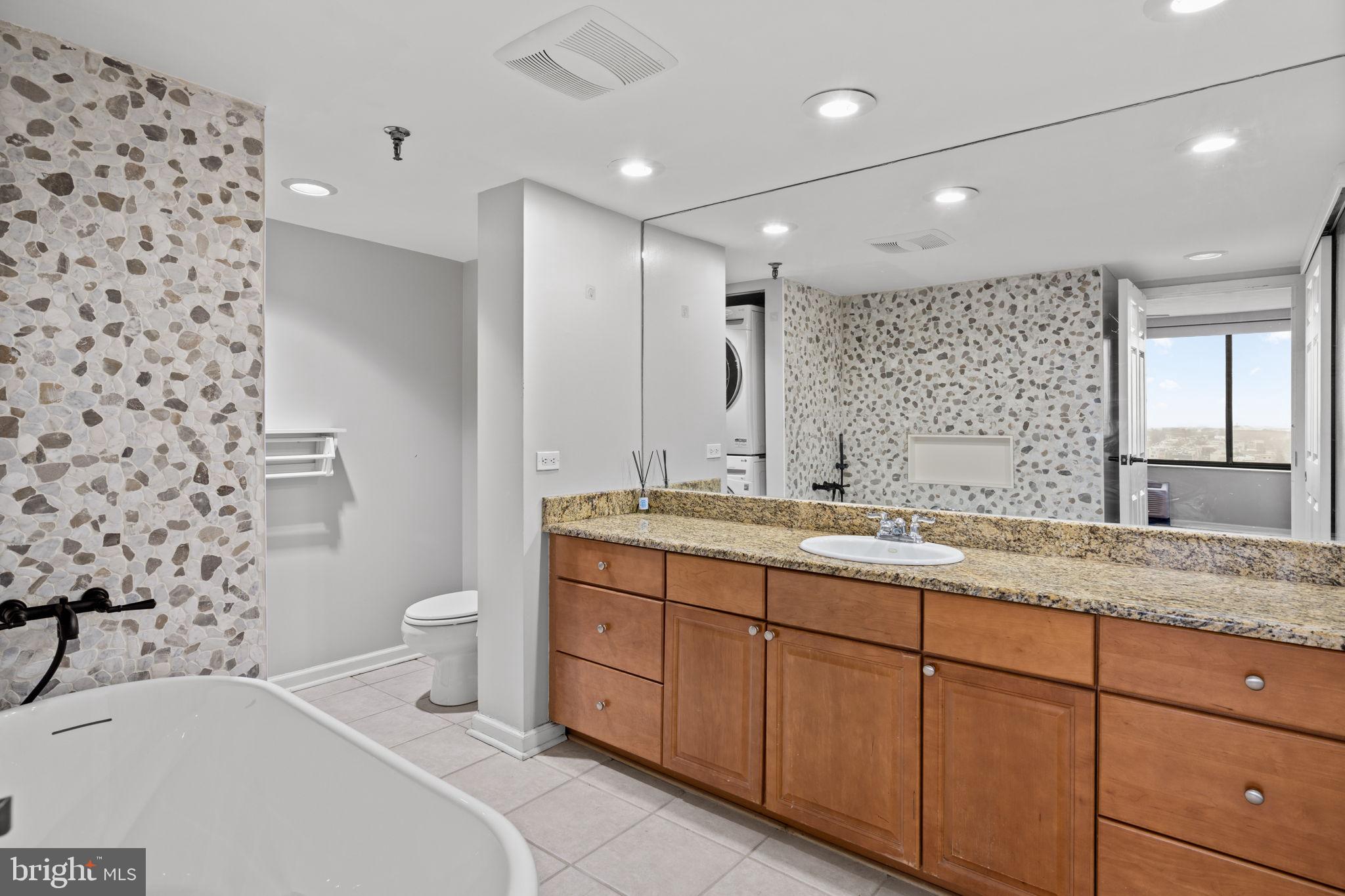 LOGAN SQUARE - Residential