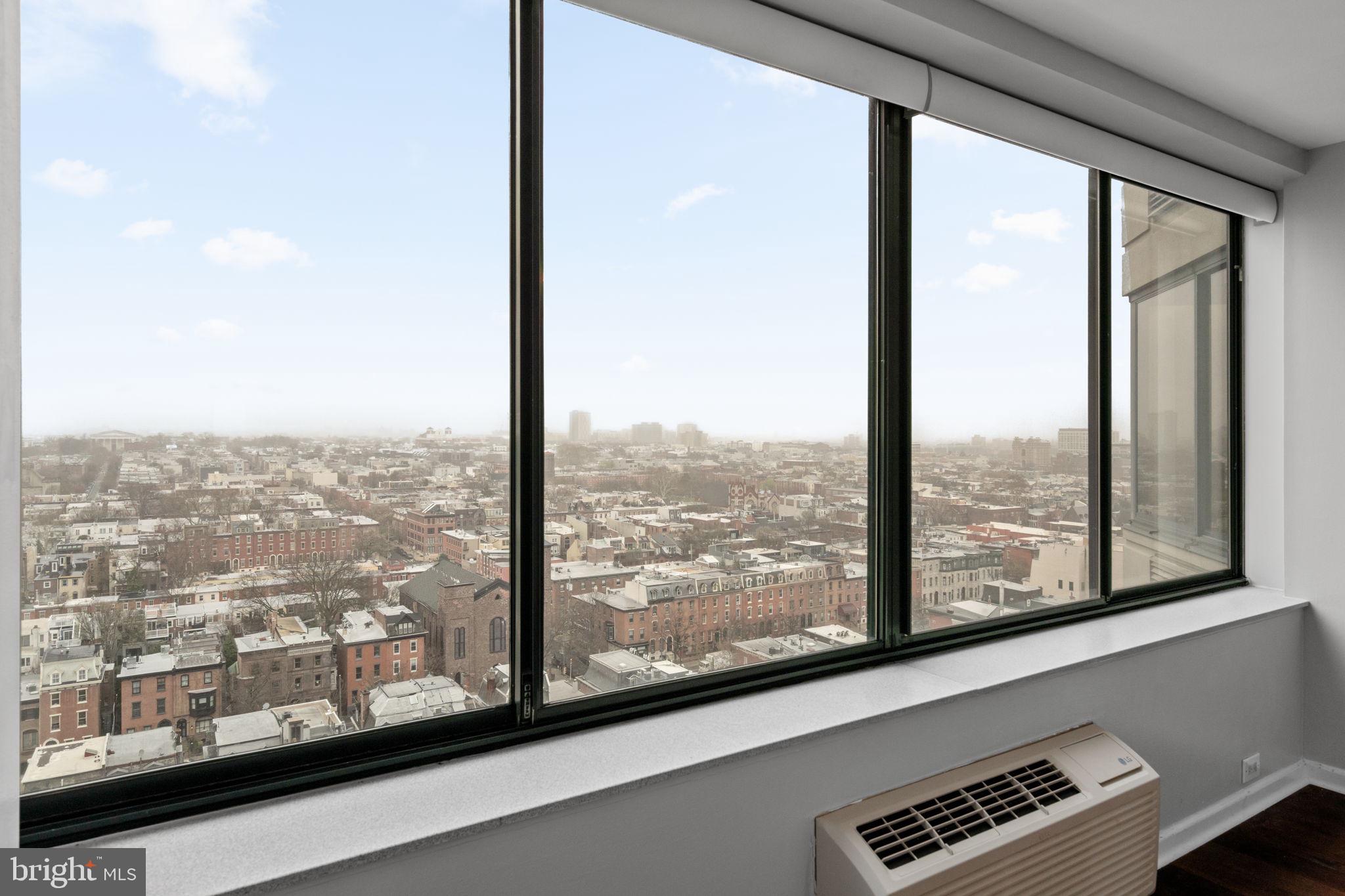 LOGAN SQUARE - Residential