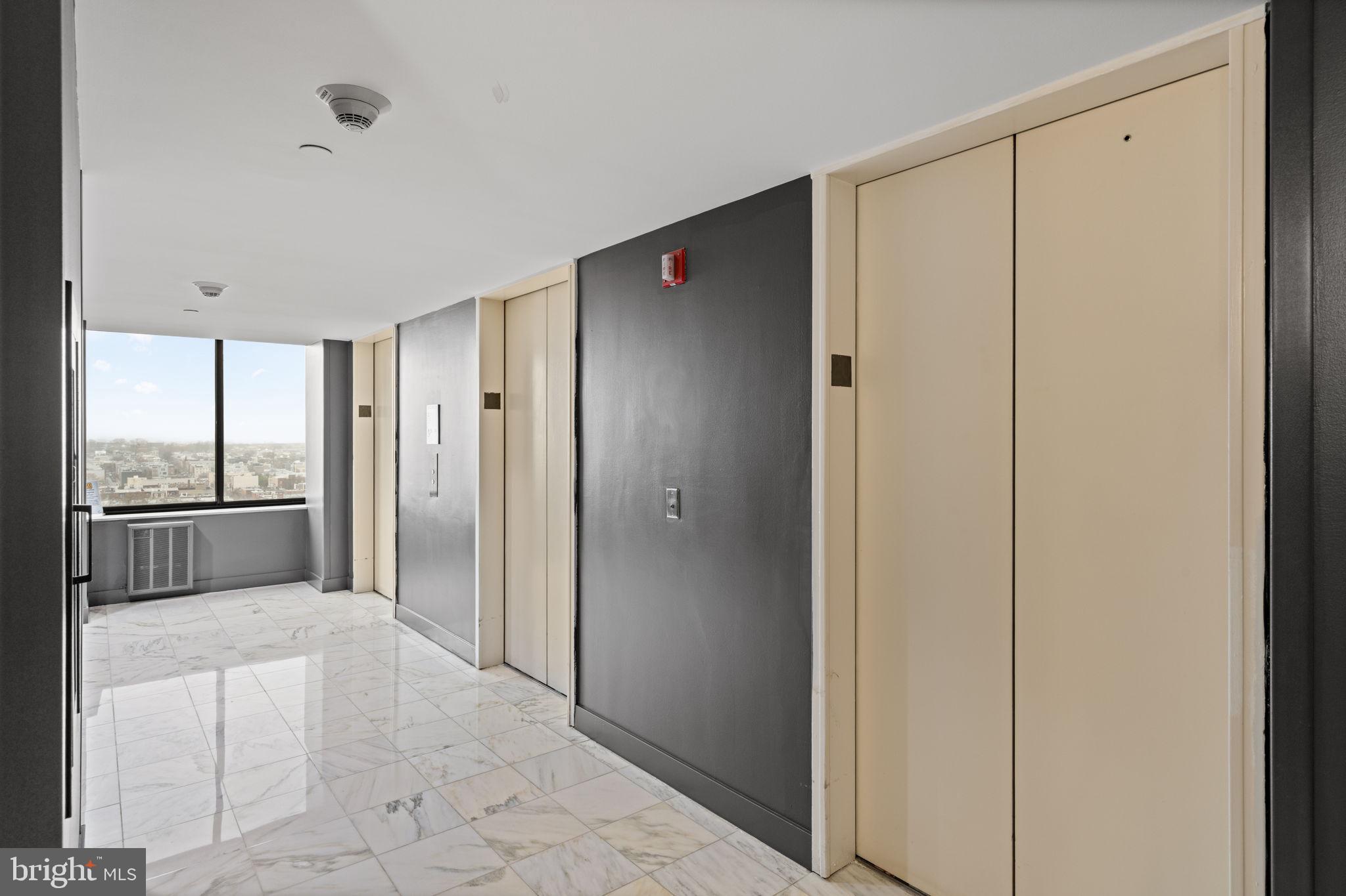 LOGAN SQUARE - Residential