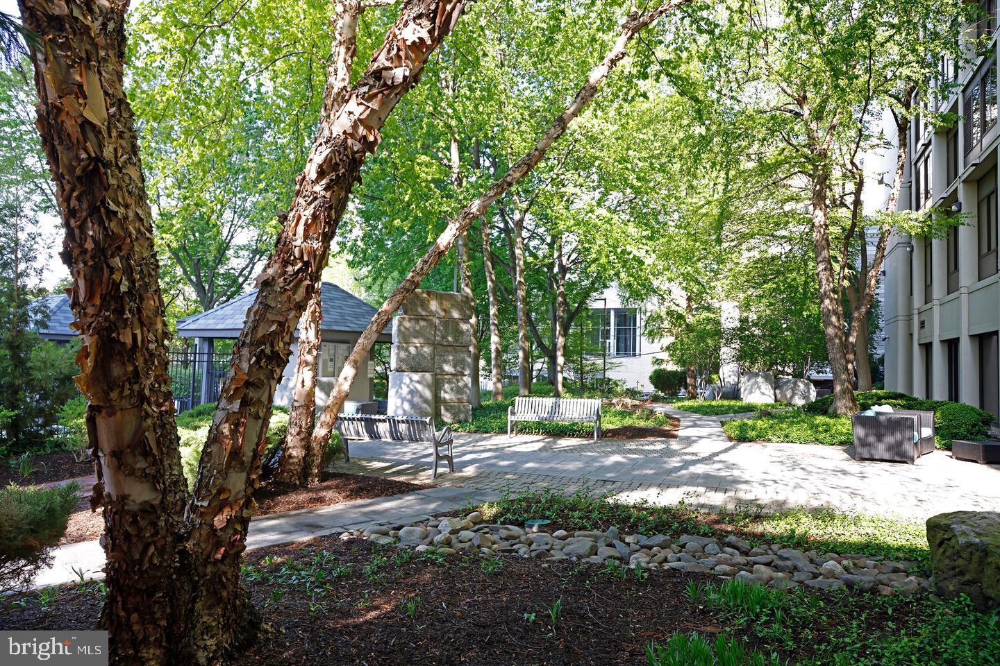 LOGAN SQUARE - Residential