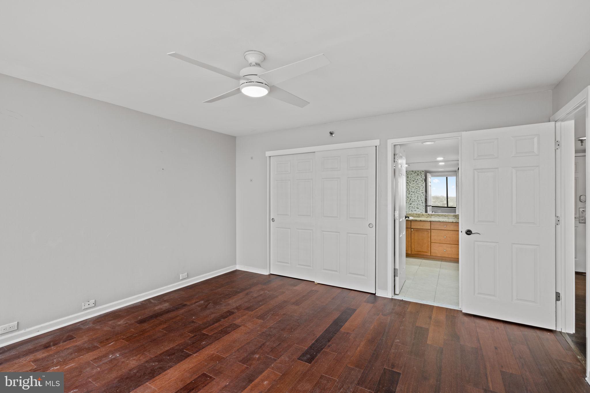 LOGAN SQUARE - Residential