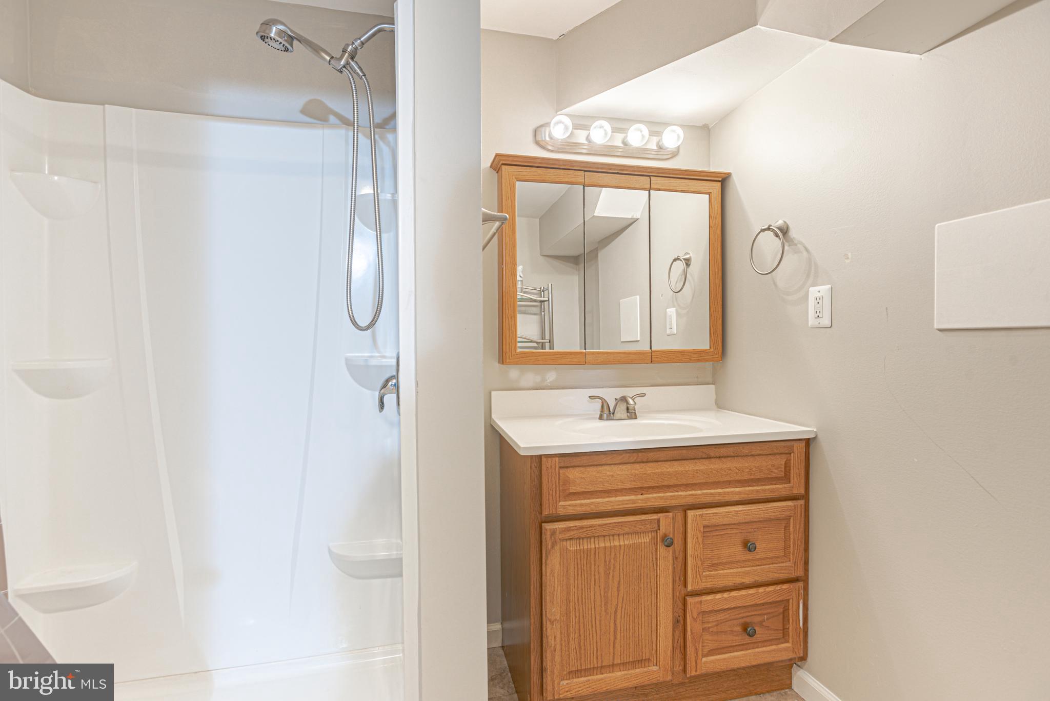 WELLINGTON/CLOVERHILL - Residential