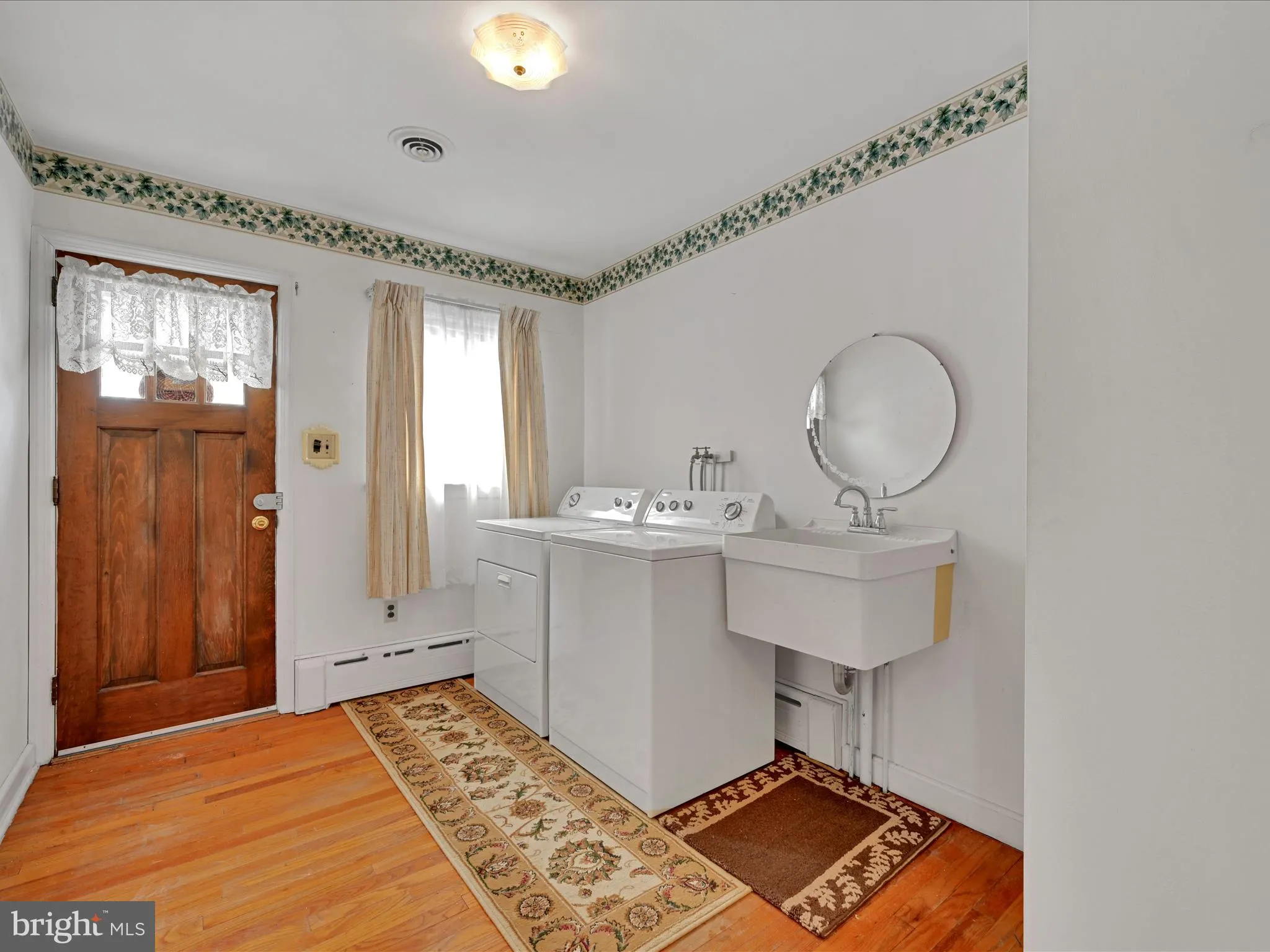 Willow Street, Pennsylvania 17584, United States, 3 Bedrooms Bedrooms, ,1 BathroomBathrooms,Residential,Pending,15643