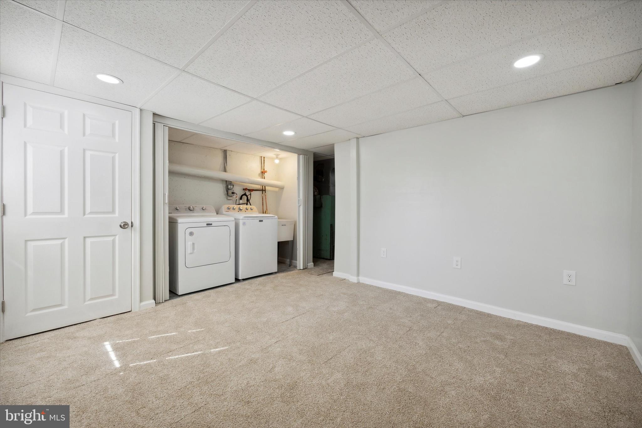 FERN ROCK - Residential Lease