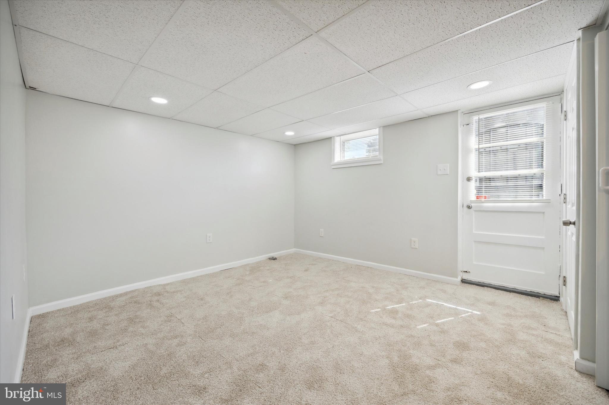 FERN ROCK - Residential Lease