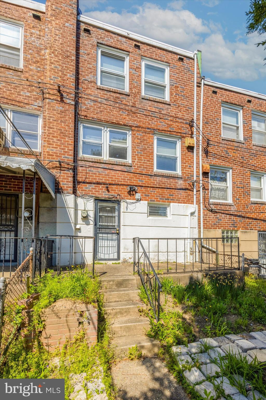 FERN ROCK - Residential Lease