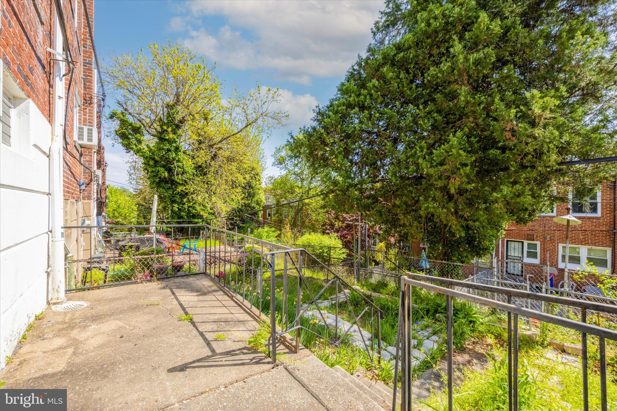 FERN ROCK - Residential Lease