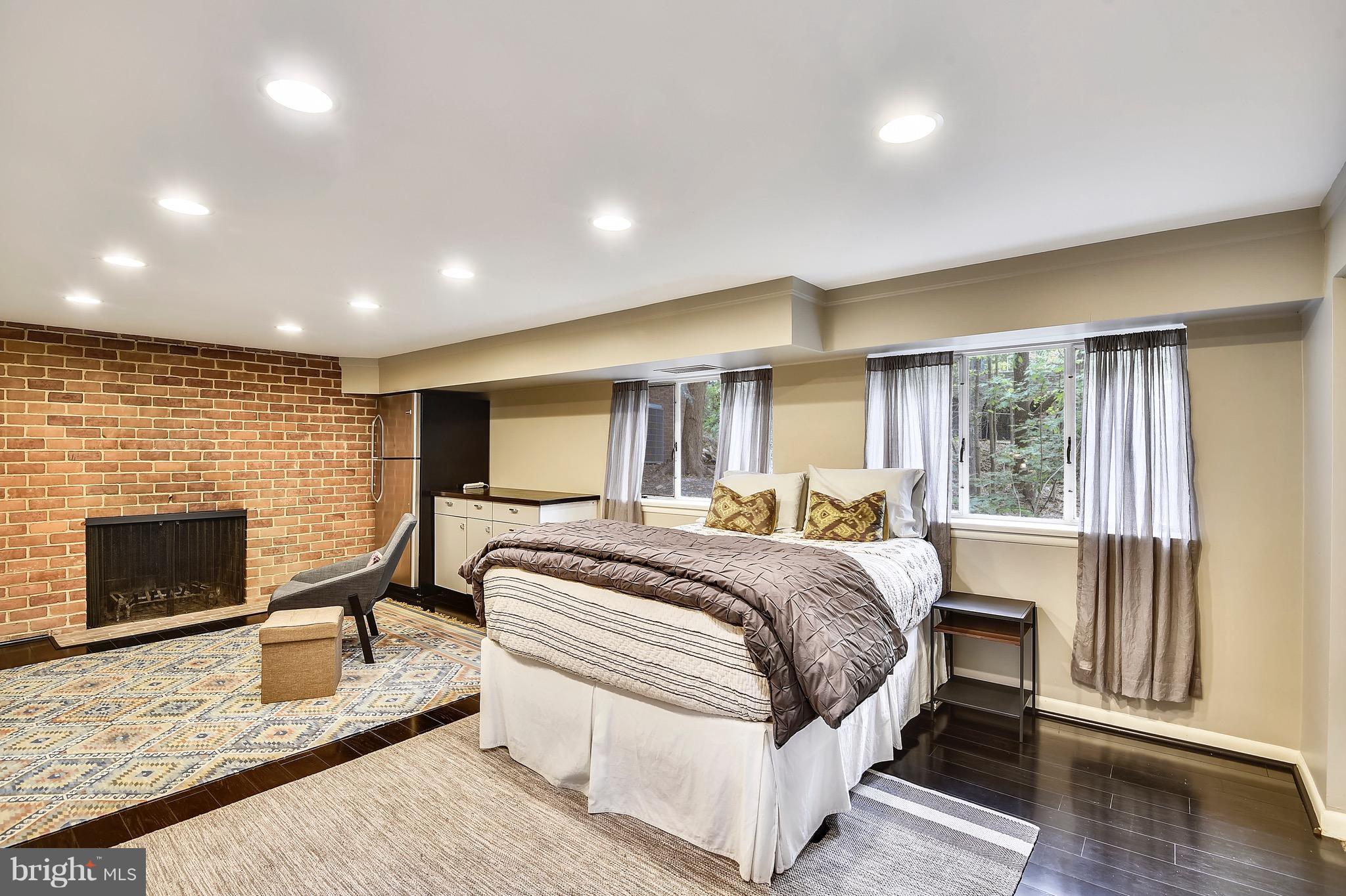 POPLAR HILL - Residential