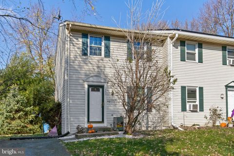 Photo of 153 STONE HOUSE LN, COLUMBIA, PA 17512 (MLS # PALA2026652)
