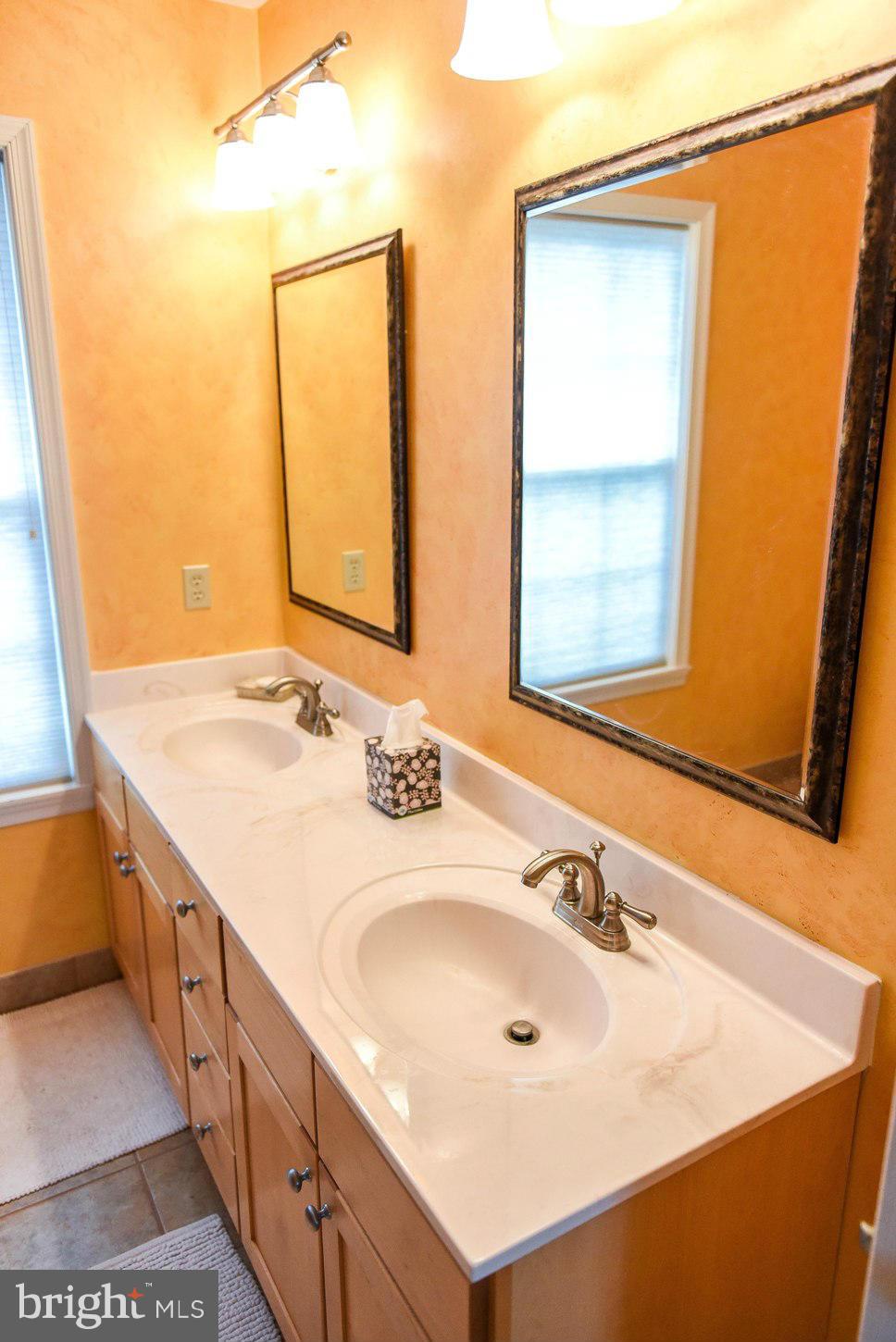 HOLLYWOOD SHORES - Residential