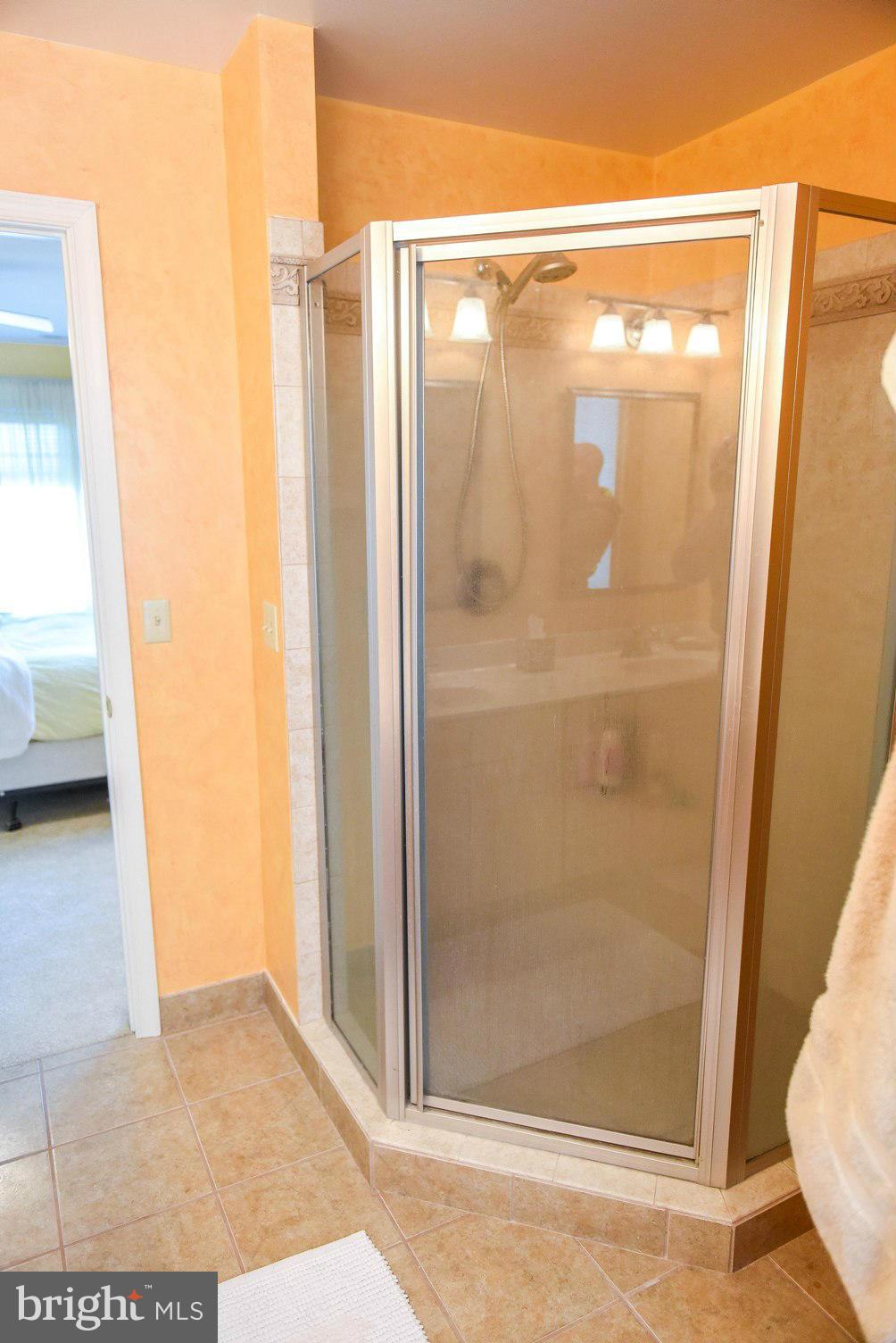 HOLLYWOOD SHORES - Residential