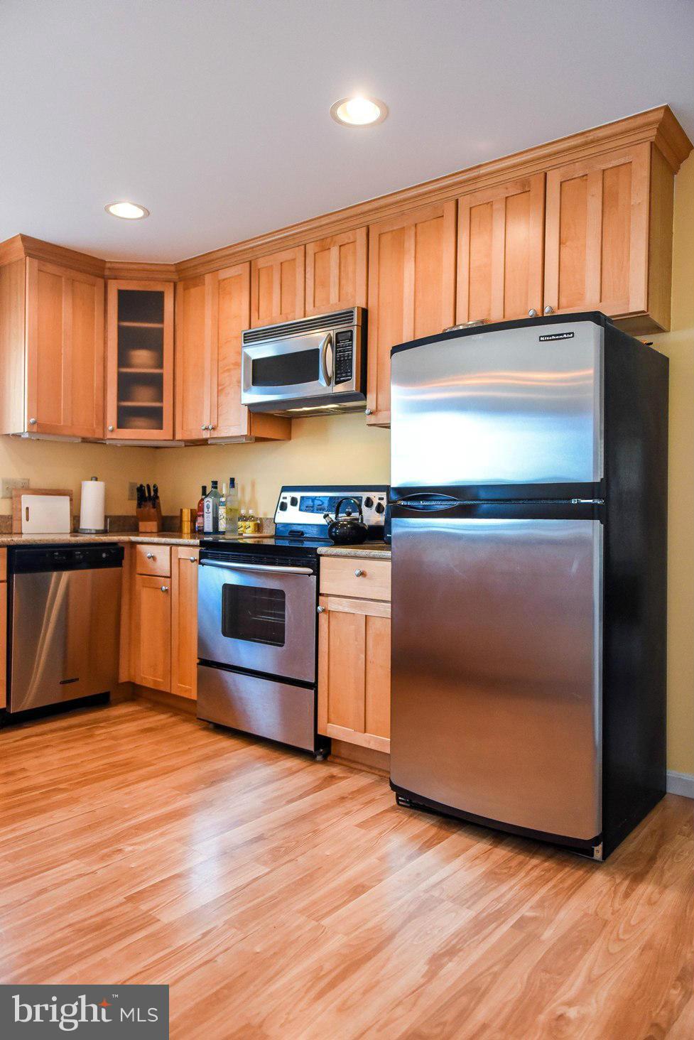 HOLLYWOOD SHORES - Residential