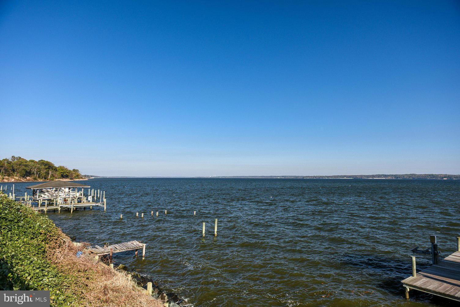 HOLLYWOOD SHORES - Residential