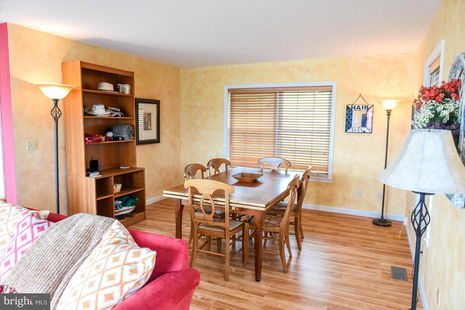 HOLLYWOOD SHORES - Residential