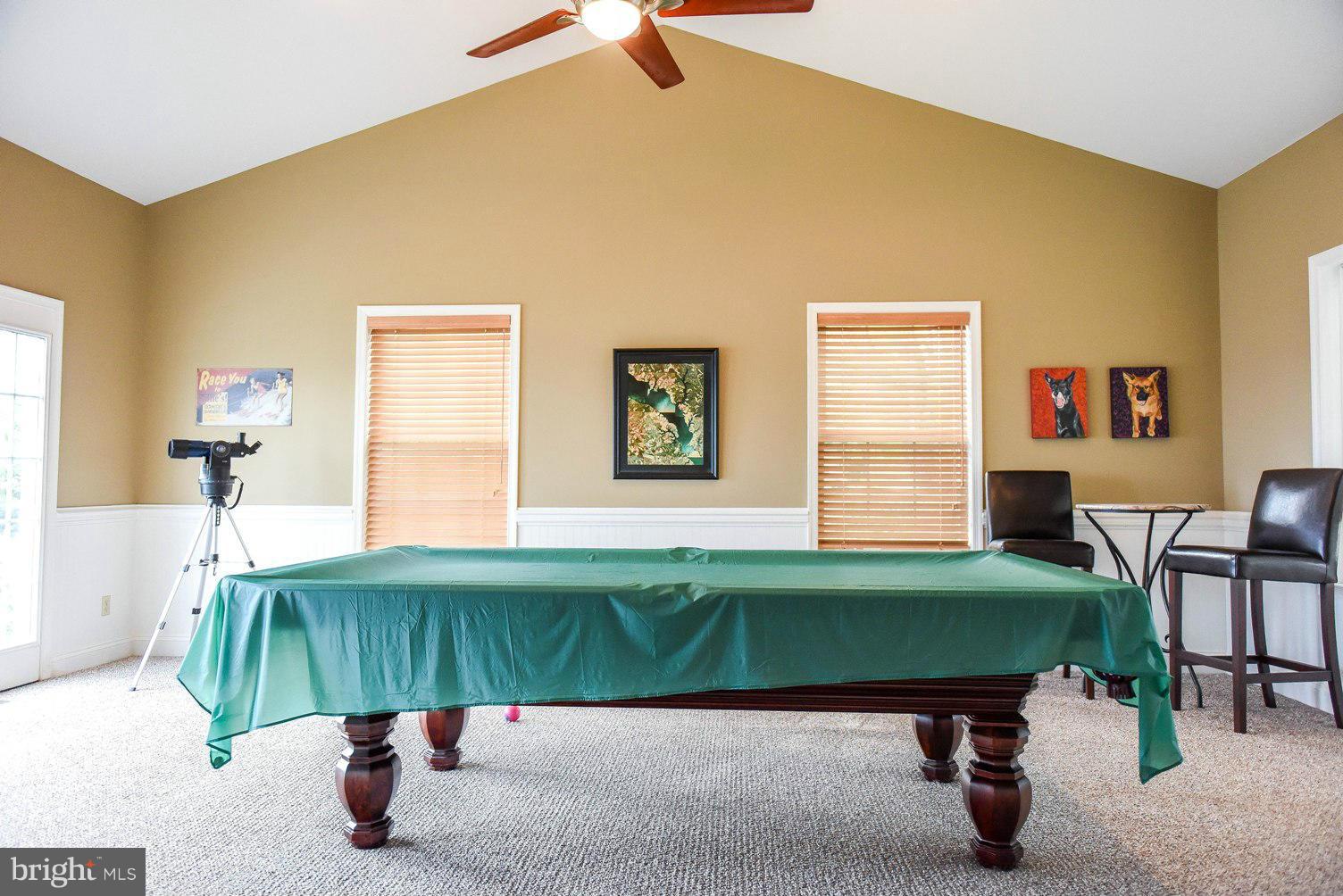 HOLLYWOOD SHORES - Residential