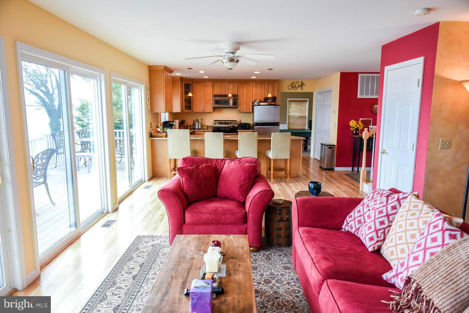 HOLLYWOOD SHORES - Residential