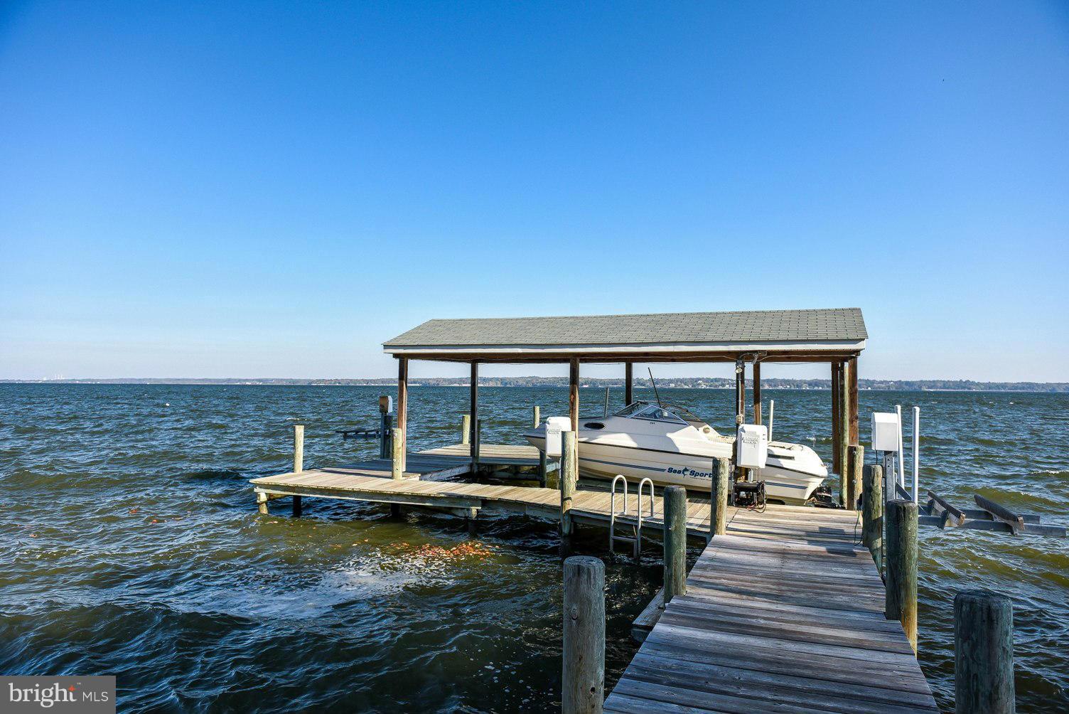 HOLLYWOOD SHORES - Residential