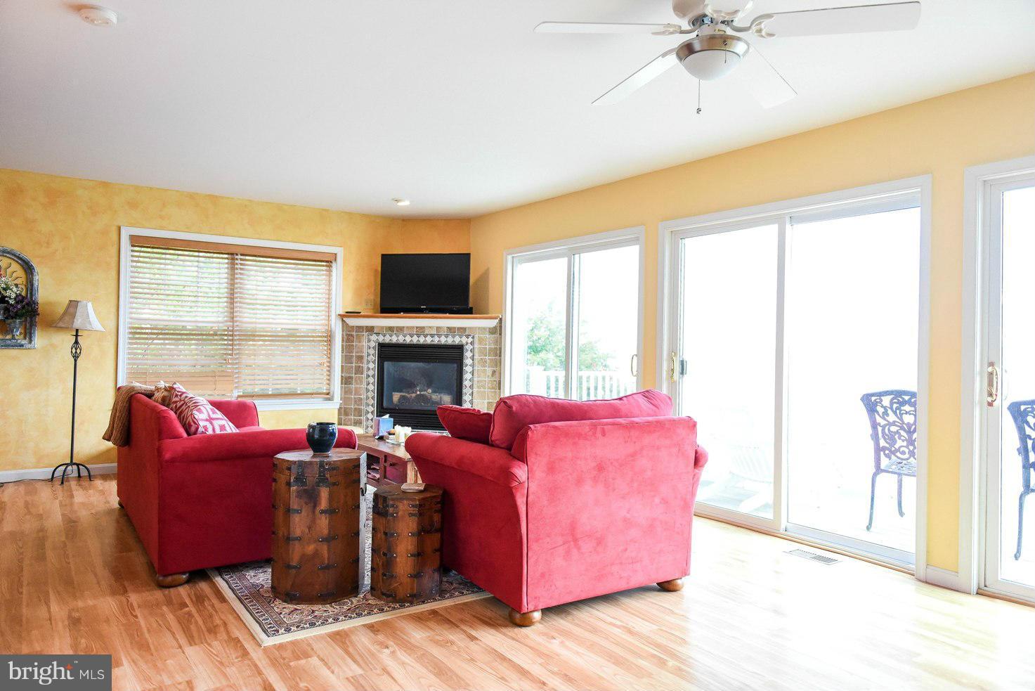 HOLLYWOOD SHORES - Residential