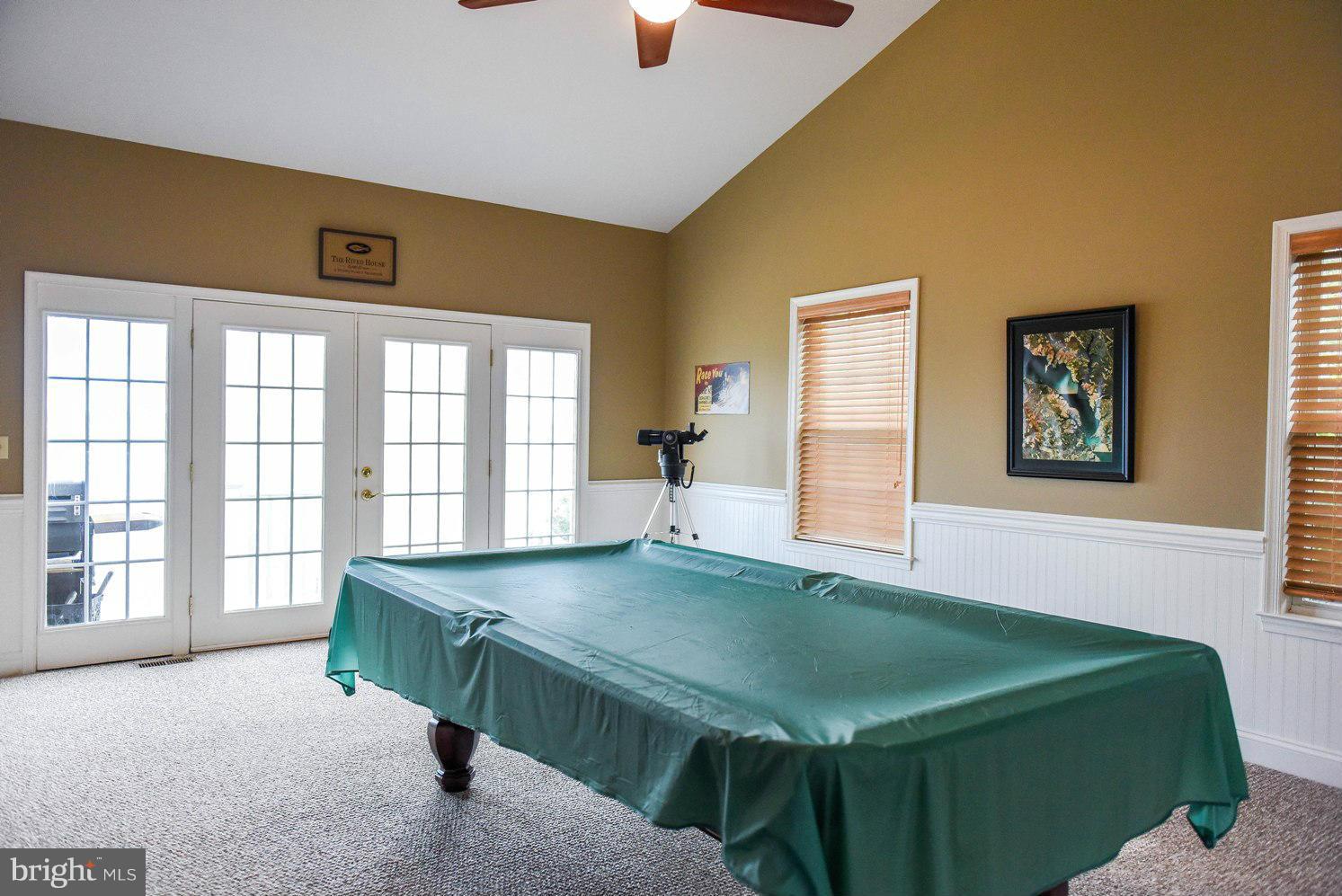 HOLLYWOOD SHORES - Residential